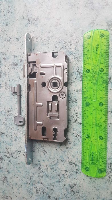 Zamek wpuszczany na klucz zwykły