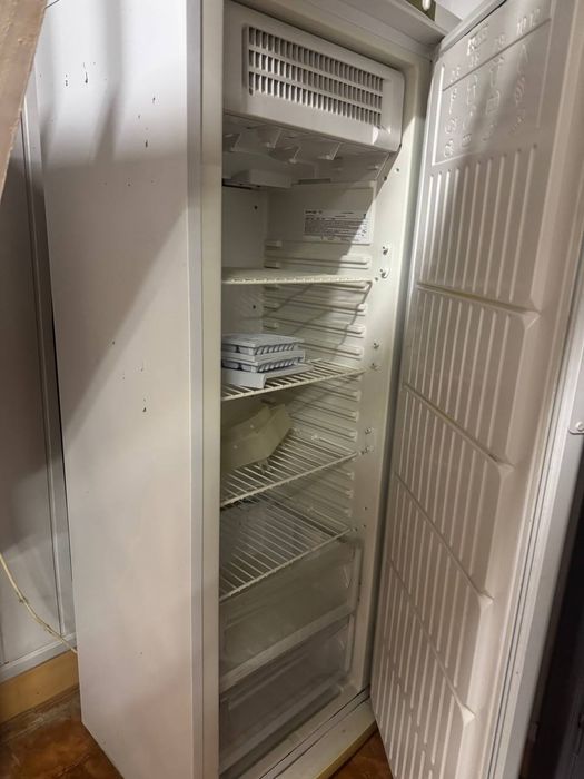 Продам морозильну камеру