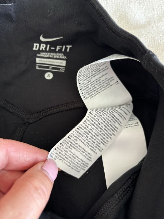 Czarne spodnie sportowe nike