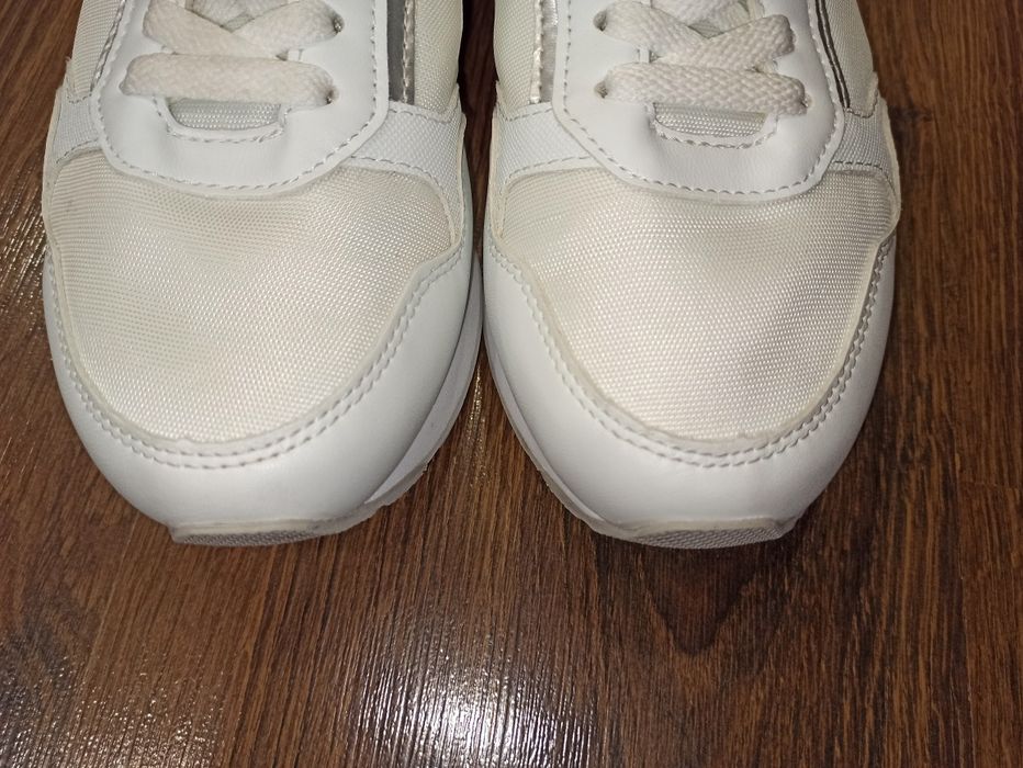 Продам кросівки ESPRIT 40 розмір