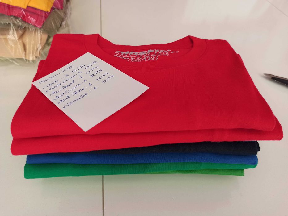 Pack com 49 T-Shirts novas, prontas para personalizar.