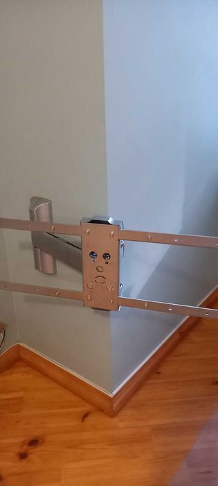 Кронштейн   для  большого  телевизора  "BARKAN",  (Израиль)