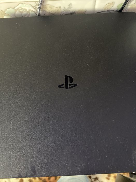 Plastation 4 slim com 1TB
