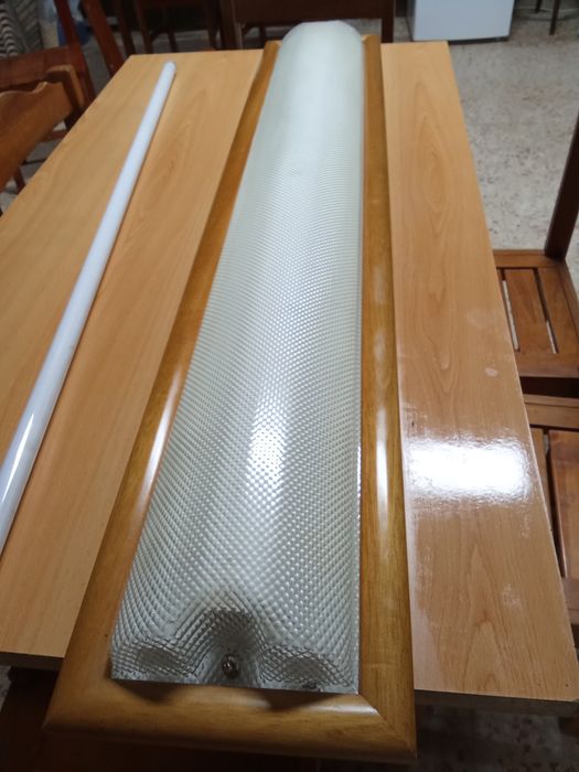 Lâmpada de cozinha em madeira