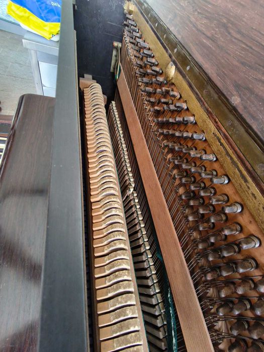 Piano Vertical Antigo Herce à Paris