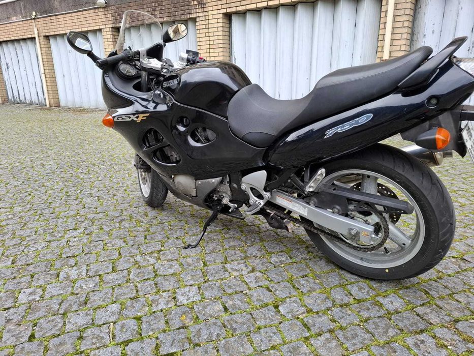 Suzuki GSX750F como nova