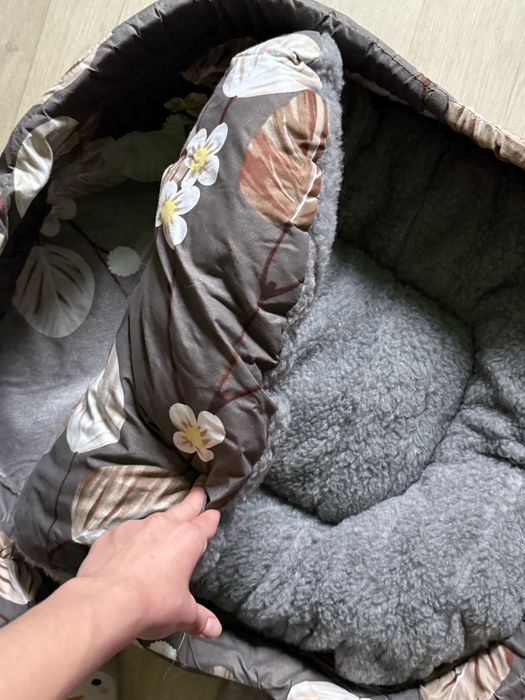 Продам дві лежанки для тварин