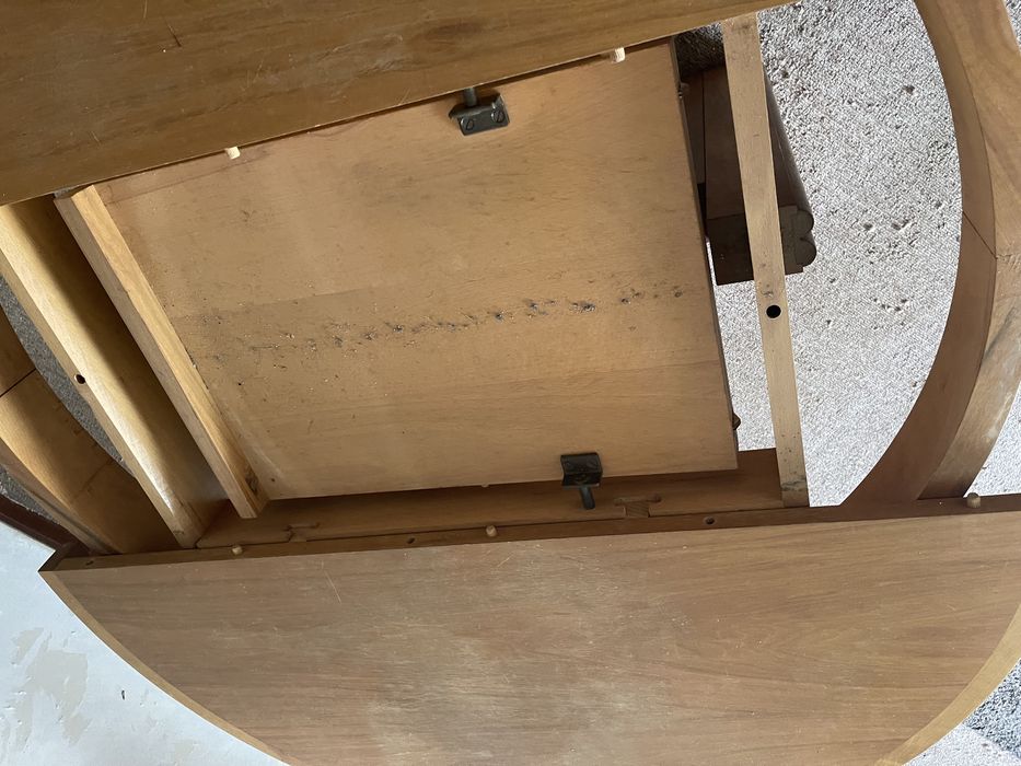 Mesa redonda 115 por 75. Aberta com 1.46 por 75