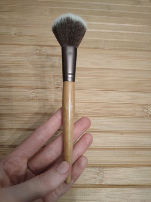 Elite Models, makijaż, pędzel do pudru, różu, bronzera, bambusowy