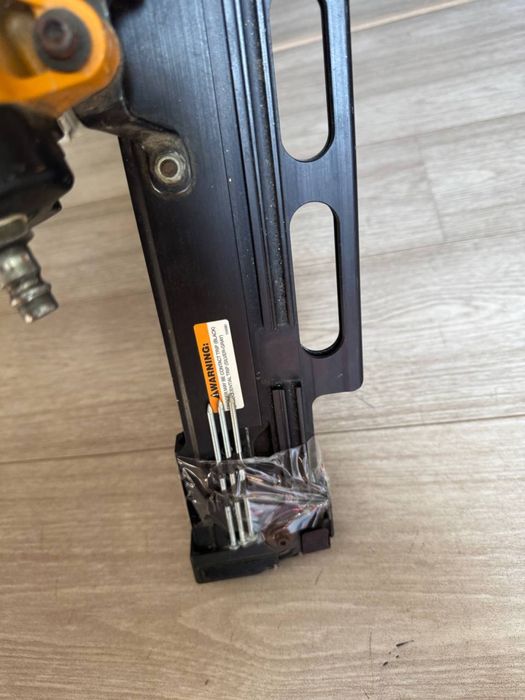 Пістолет цвяхів пневматичний Bostitch F21PL