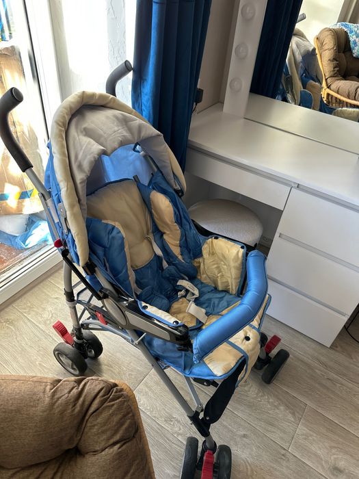 Візочок дитячий блакитний