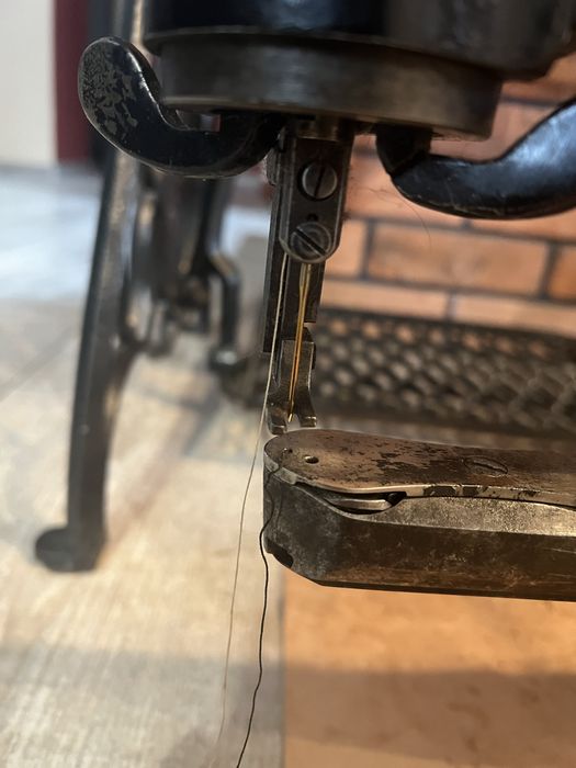 Maszyna szewska łaciarka + stolik