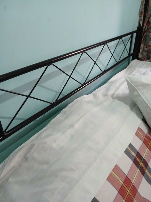 Cama de Casal Metálica c/ Estrado – Menos de 1 Ano