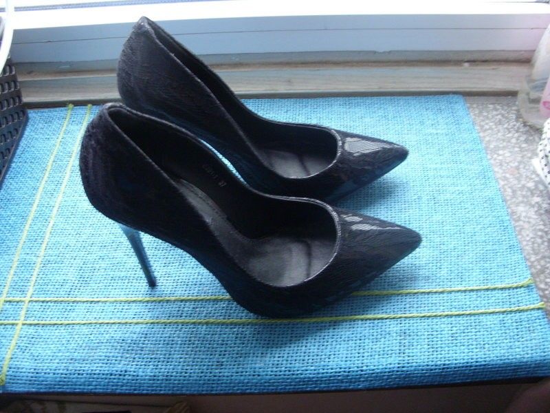 Nowe szpilki w koronkowy wzór