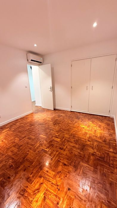 T2 Totalmente Remodelado com Espaço Exterior ,Ar-Cond Todas Divisões