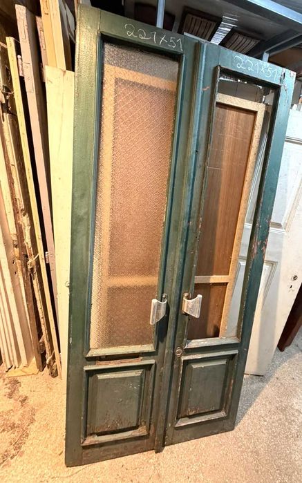 Porta antiga, de duas folhas 1 vidro em falta