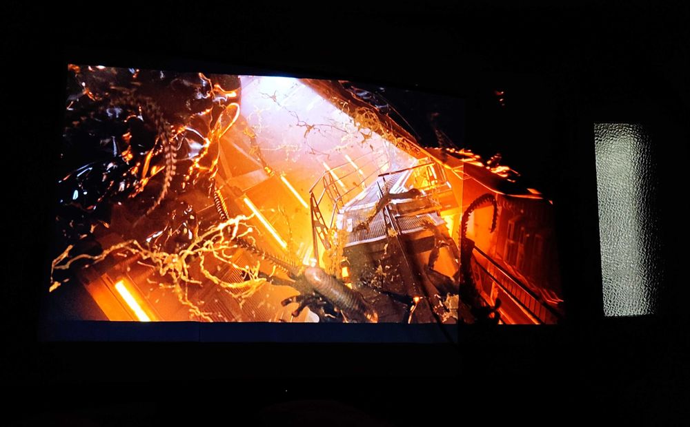 ekran projekcyjny 133 cale screen projector