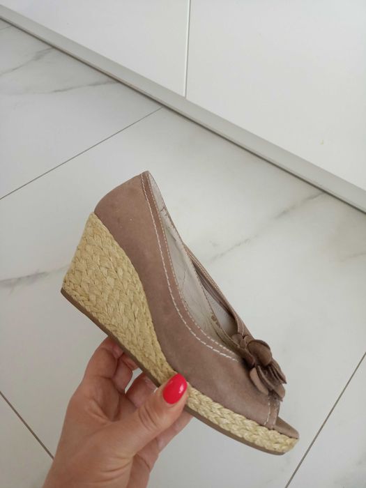 Damskie buty na koturnie r. 36