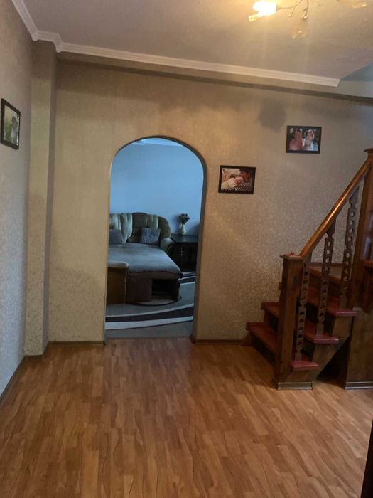 Продаж частини будинку з окремим подвір'ям  Польова