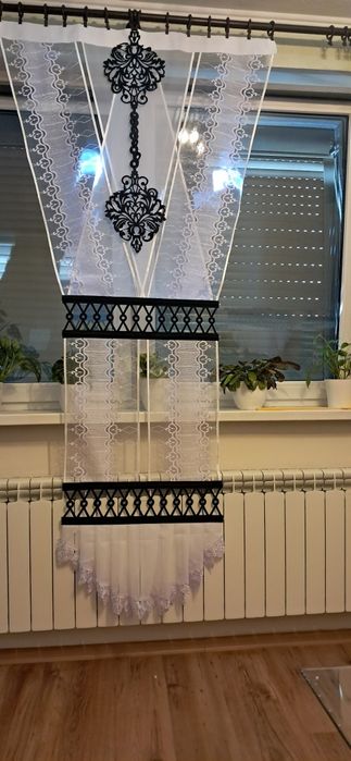 Panel balkonowy z dekoltem i falbaną