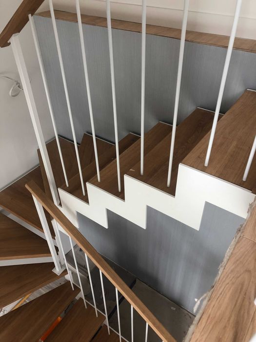 SCHODY  drewniane , stalowe , dębowe , jesionowe .