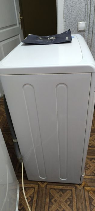 Продаю стиральную машину Indesit IWSE5125