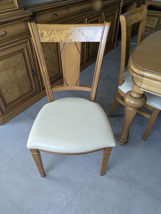 Conjunto mesa extensível e cadeiras