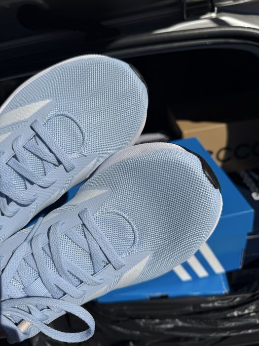 Новые кроссовки adidas 38