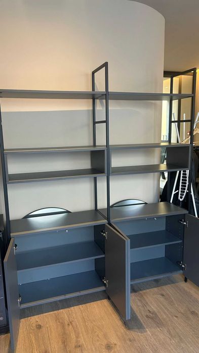 Móvel Estante Moderna com Arrumação