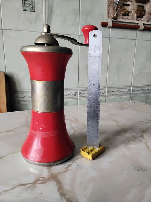 Продам машинку для помола-- Ручная мельница