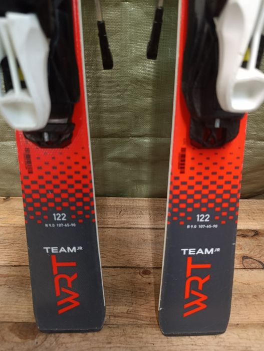 Nr 321 Narty zjazdowe Stockli WRT Team Jr 122 cm + wiązania Gw