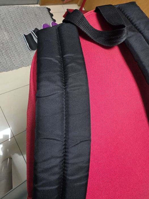 Mochila eastpak vermelha