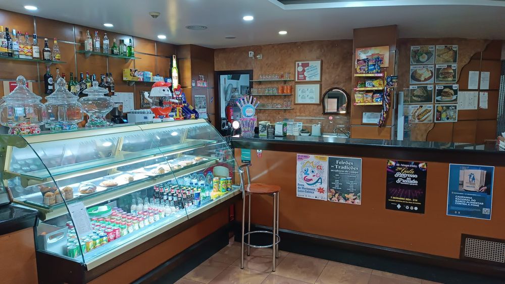 Trespasse de café completo, equipado e a funcionar no máximo