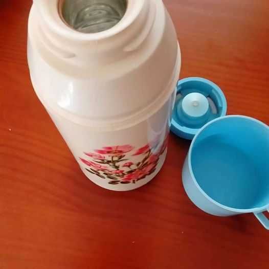 Thermos bottle for beverages with cup.64740063555329121