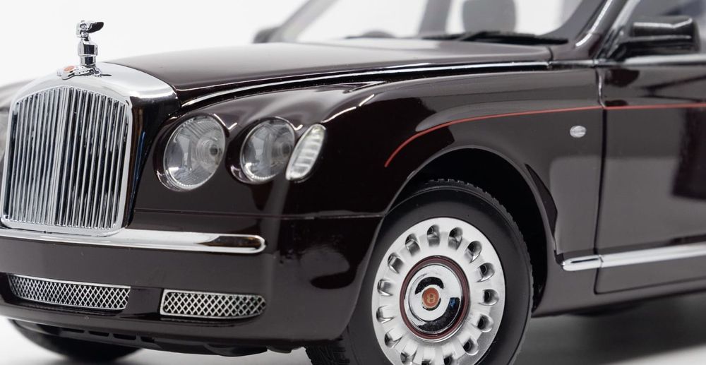 Bentley State Limousine (Rainha Isabel II) - Minichamps 1:18 (Raro)