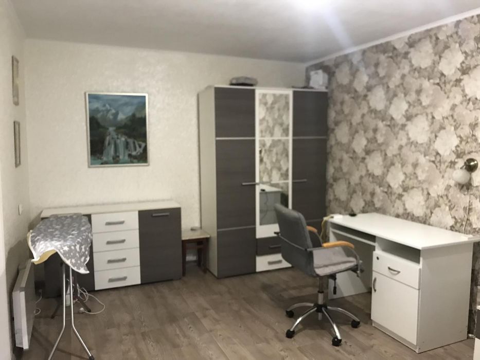 Здаю на тривалий термін велику 1-кімнатну квартиру в Лісках