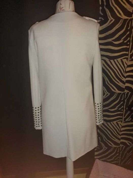 Płaszczyk z ćwiekami na podszewce