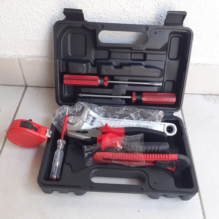 Caixa com 7 ferramentas .Nova