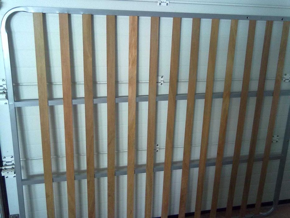Estrado para cama de casal em excelente estado