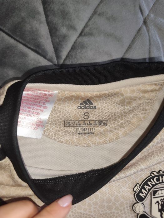 Продам футболку Adidas Manchester United оригінал розмір S в ідеальному стані
