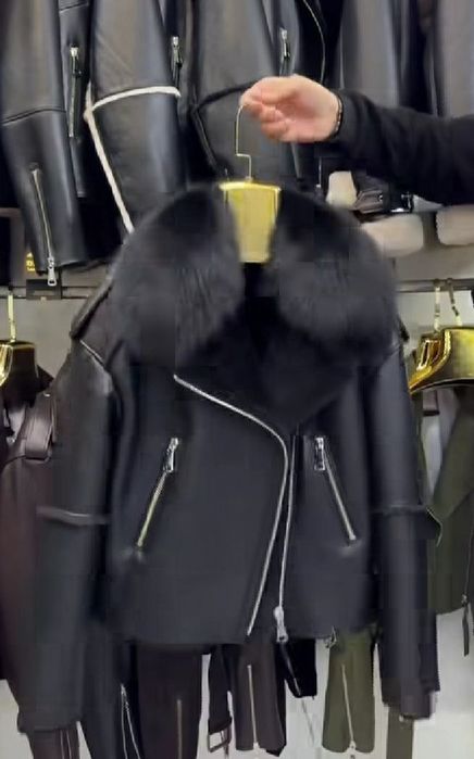 Продам  куртку гарному стані  11000