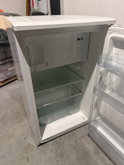 Vendo frigobar usado