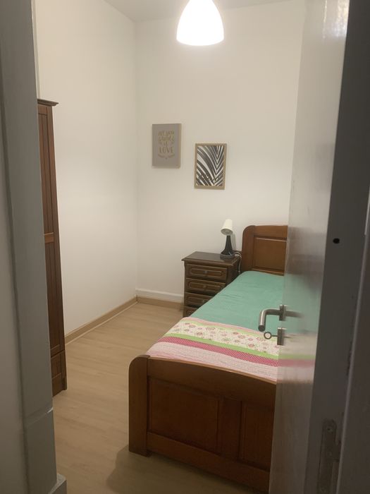 Aluga-se quarto a estudante em coimbra