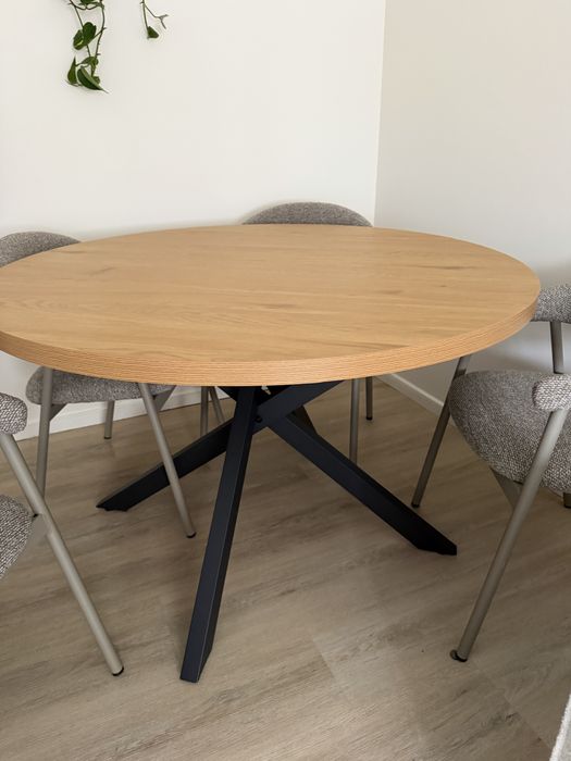 Mesa com 4 cadeiras