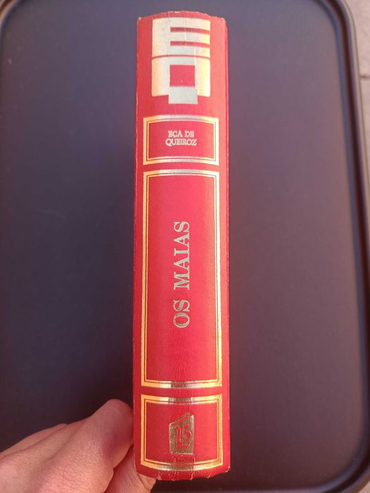 Livro "Os Maias", de Eça de Queiroz