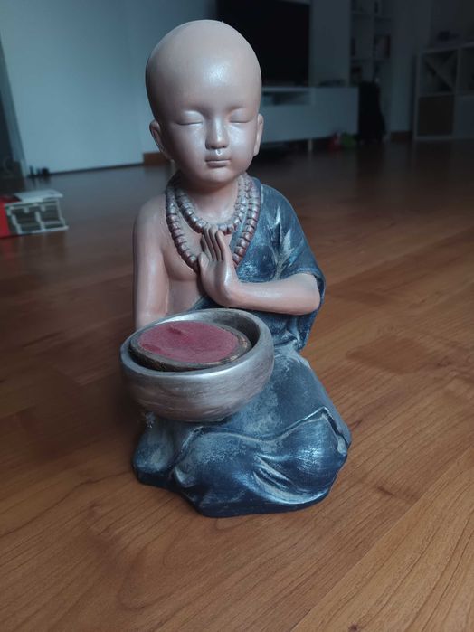 Estátua de Monge Budista em Cerâmica – 28 cm