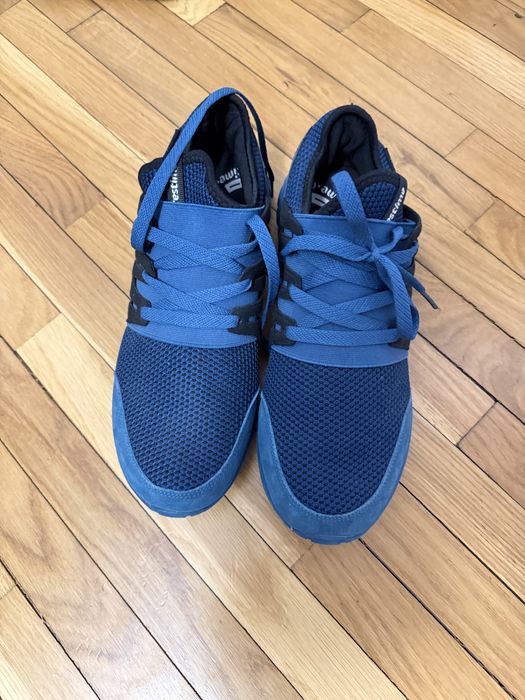 Кросівки  нові