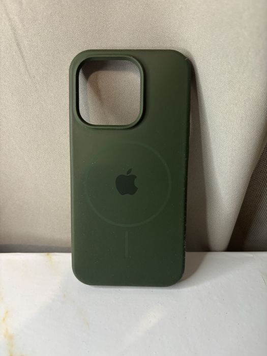 Продам 2 чехла на Iphone 15Pro