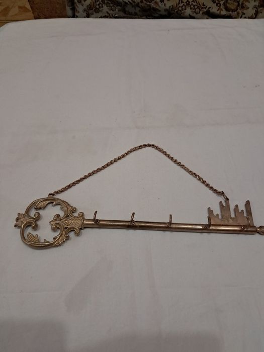 Бронзовый ключ-ключница.