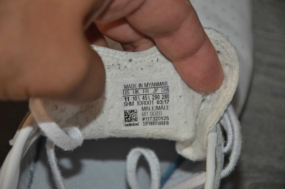 Продам кросівки шкіряні Фірма ADIDAS 350.